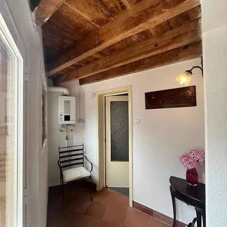 Family House Adraga 度假居 *